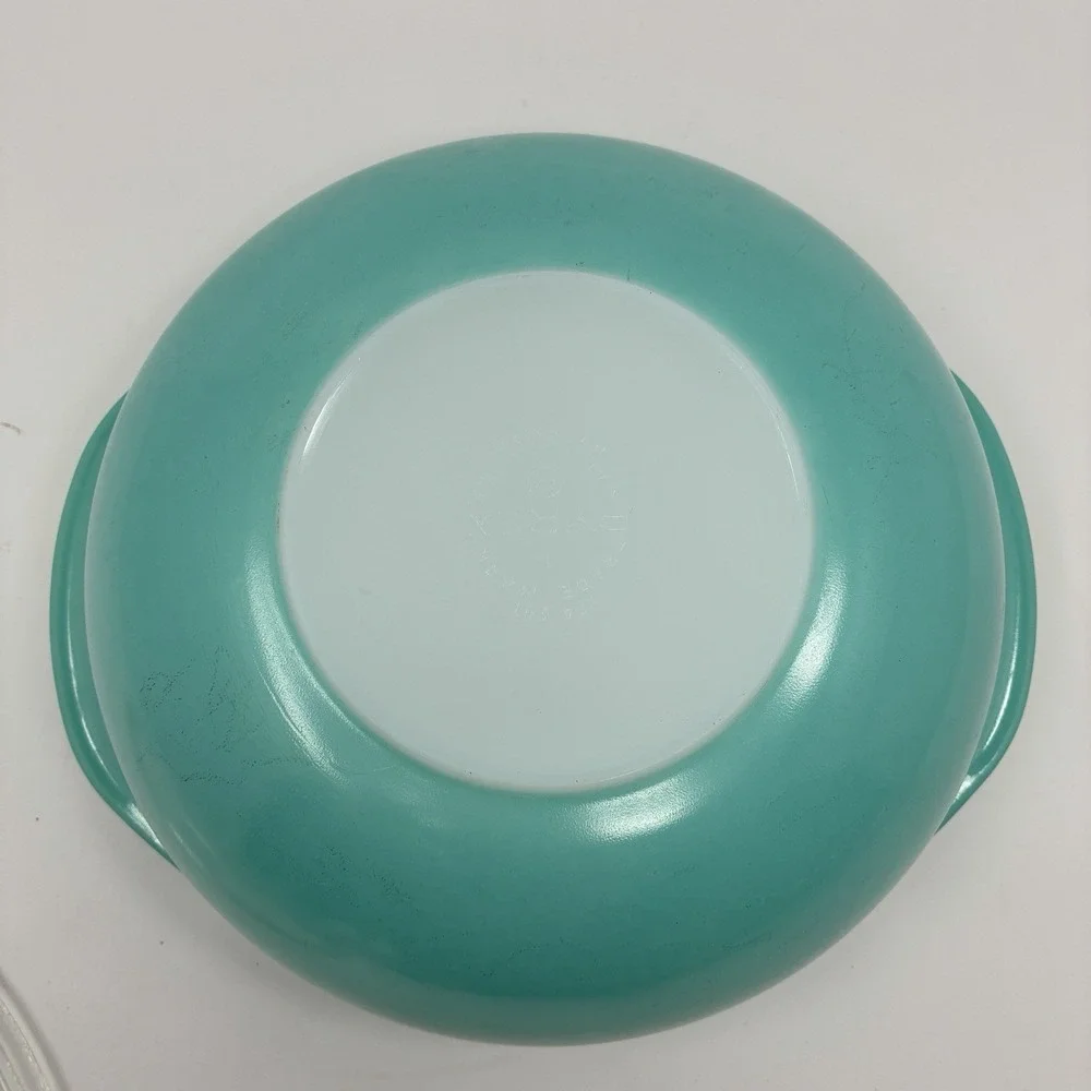 Vintage PYREX 024 Turquoise Glass Casserole Dish w Lid 2 QT Robins Egg Blue